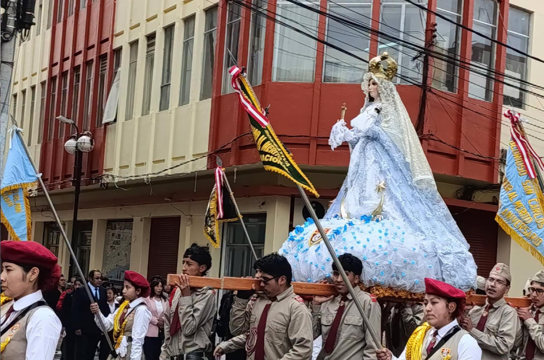 Puno: Colegio Independencia Nacional rinde homenaje a la Virgen de la Natividad con multitudinaria procesión